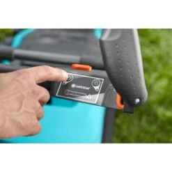 Gardena Akku-Rasenmäher Set PowerMax Li-40/37 Inkl. Akku Und Ladegerät 22 Gardena Akku-Rasenmäher Set PowerMax Li-40/37 Inkl. Akku Und Ladegerät -Online Gartenmöbel 31 3050 4078500031097 pt08