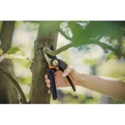 Fiskars Bypass-Gartenschere PowerGearX Mit Rollgriff PX94 -Online Gartenmöbel 6411501110121 4905 3
